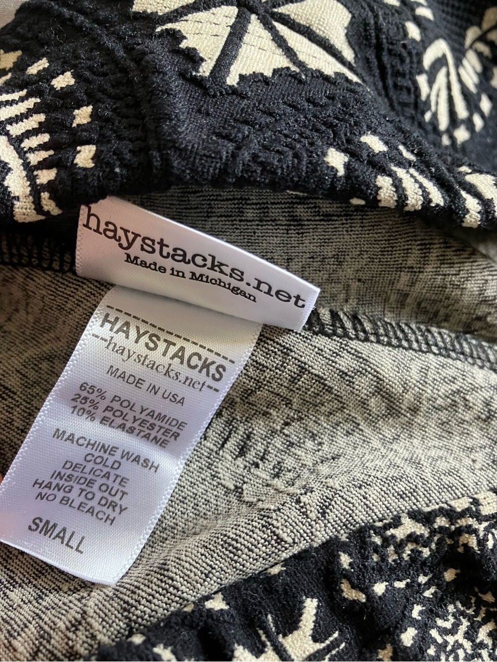 Black & Cream Wide-Leg Printed Stretchy Pants - Picture 4 of 4